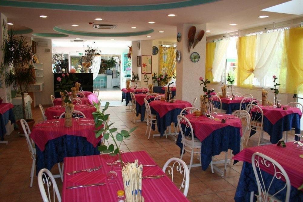 Hotel Marconi Cattolica Eksteriør billede